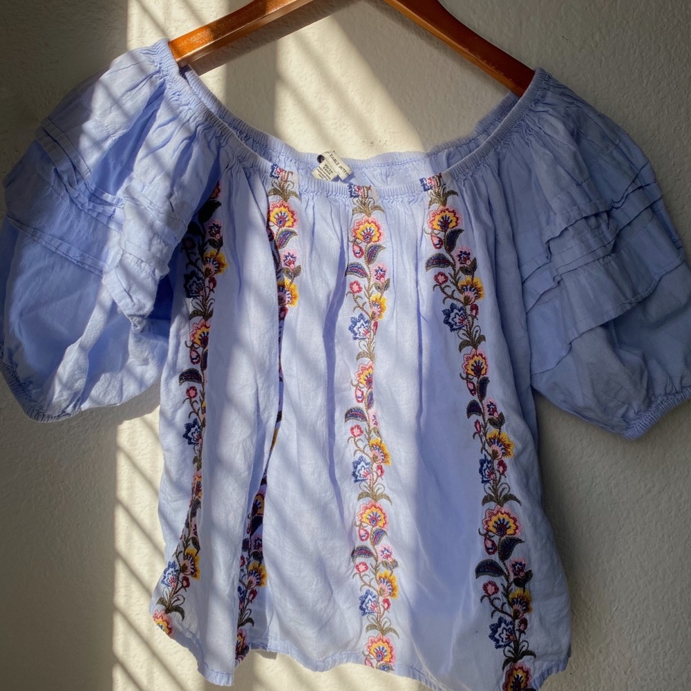 embroidered over the shoulder top 🌸